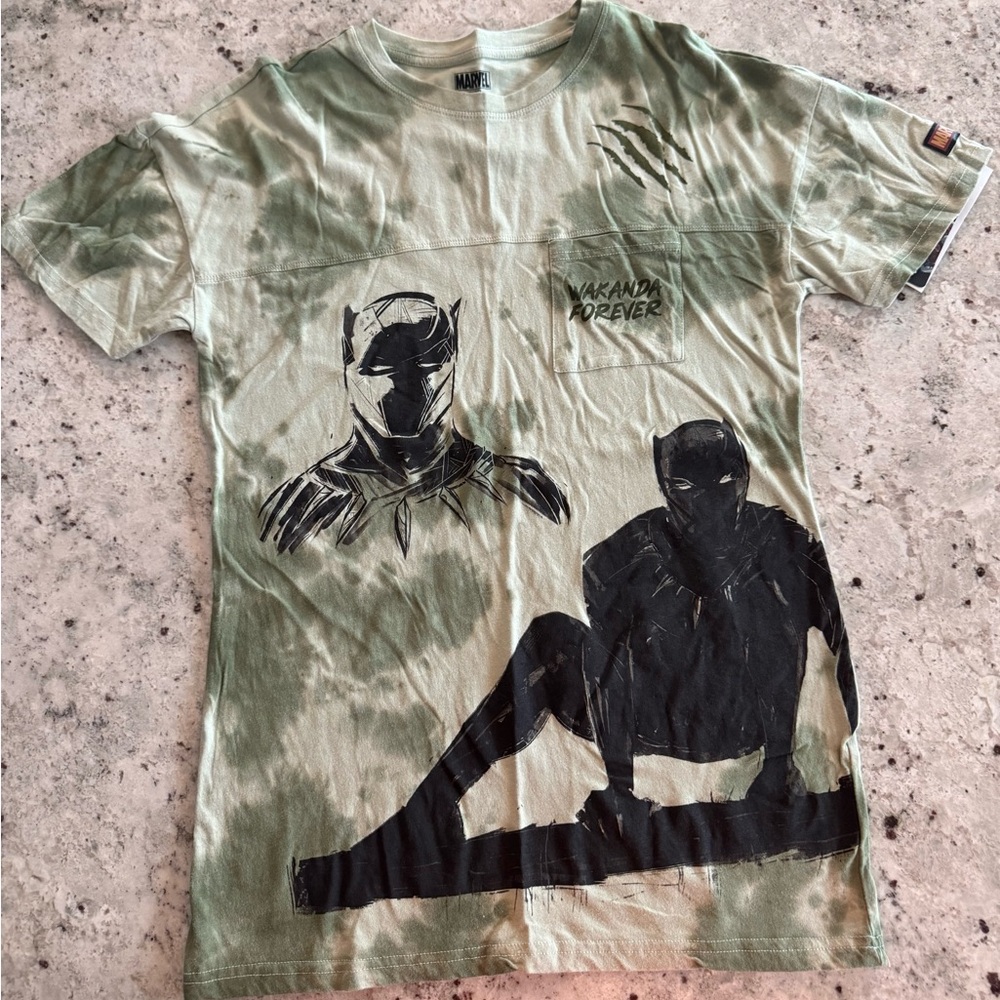 Marvel T-Shirt, NWT, Wakanda Forever